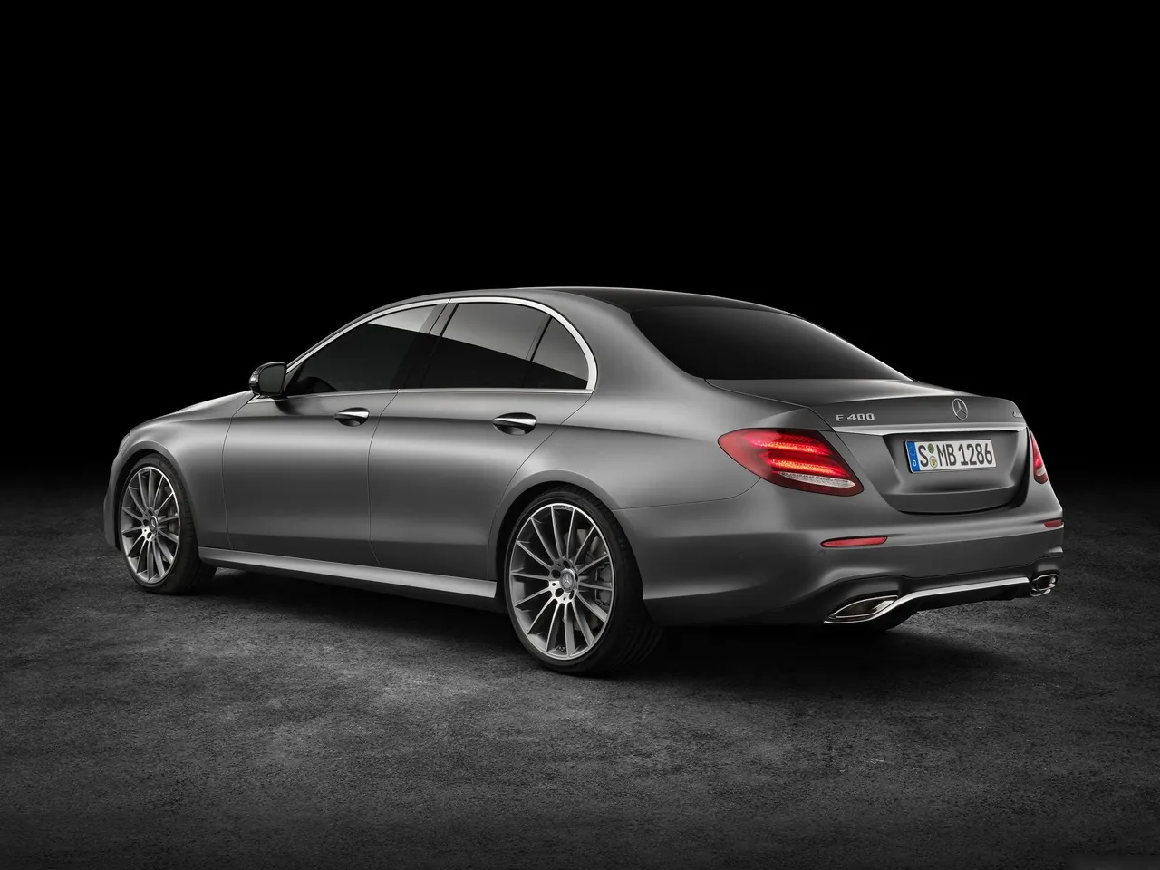 Mercedes-Benz E-Class (2017) – zadní tříčtvrteční pohled