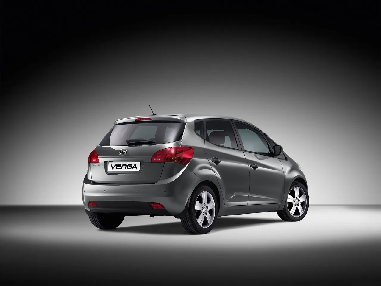 Kia Venga (2010) – zadní tříčtvrteční pohled