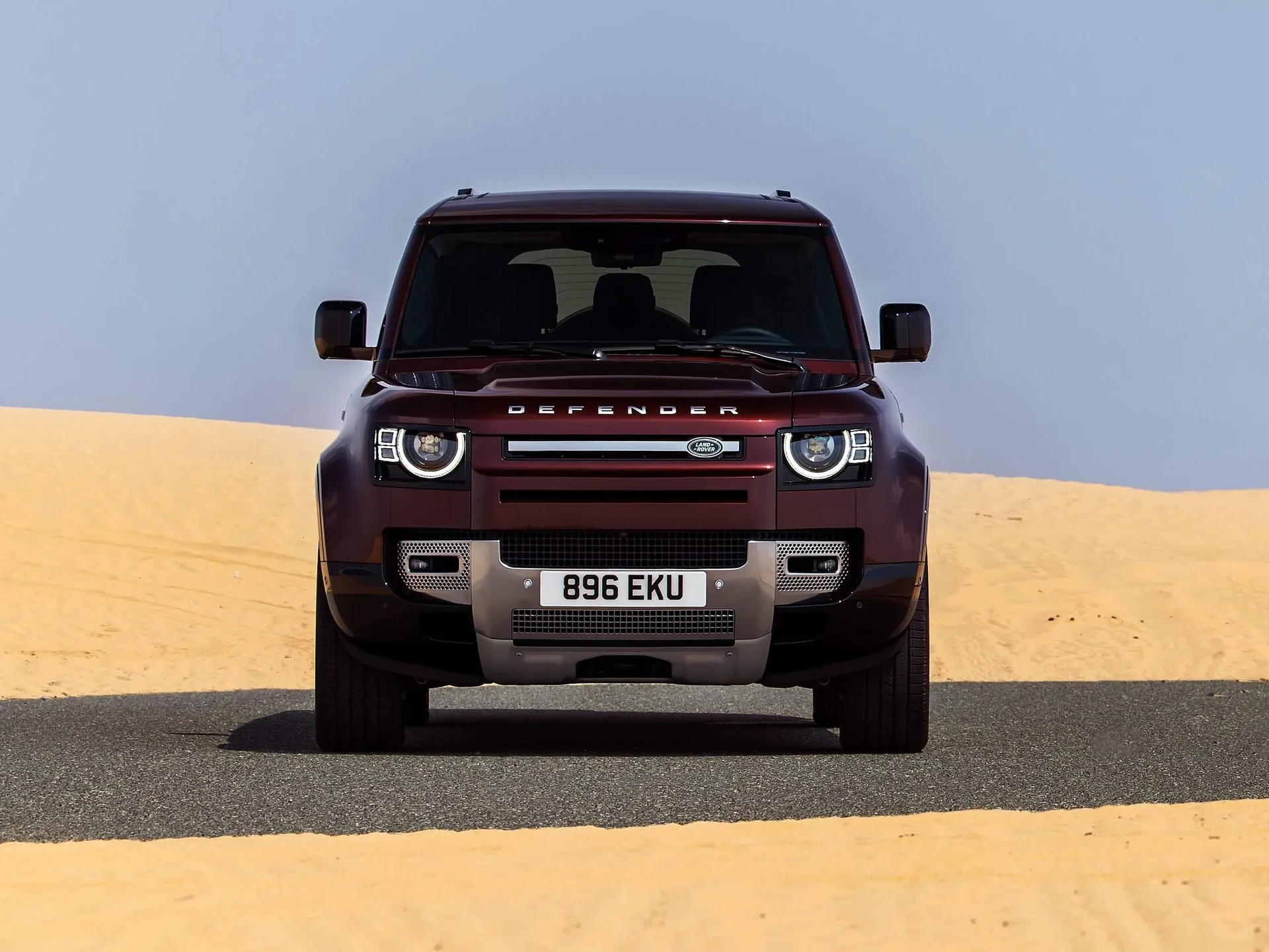 Land Rover Defender 130 (2023) - Front