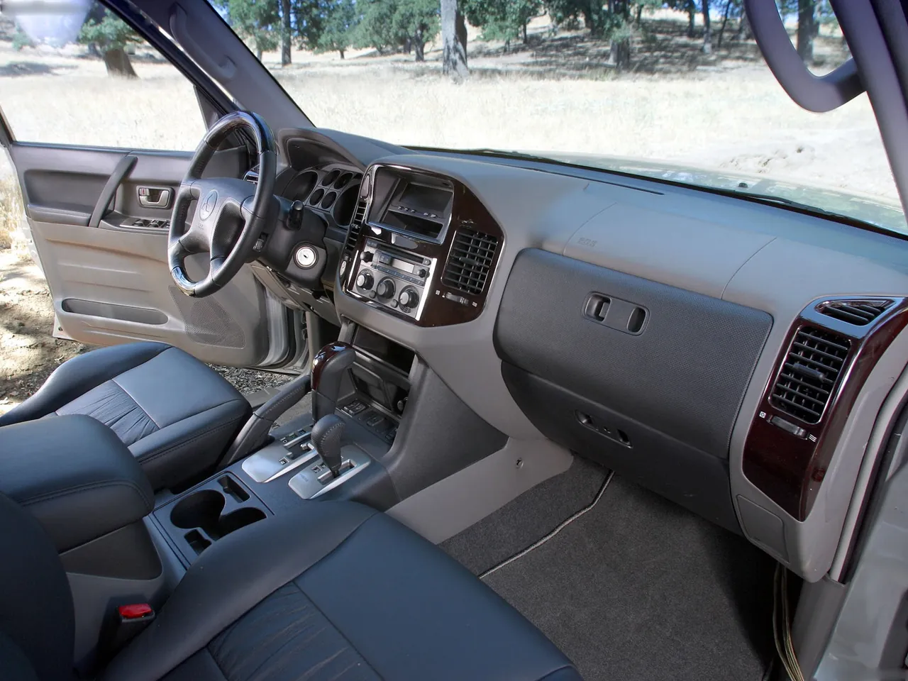Mitsubishi Montero (2004) – interiér