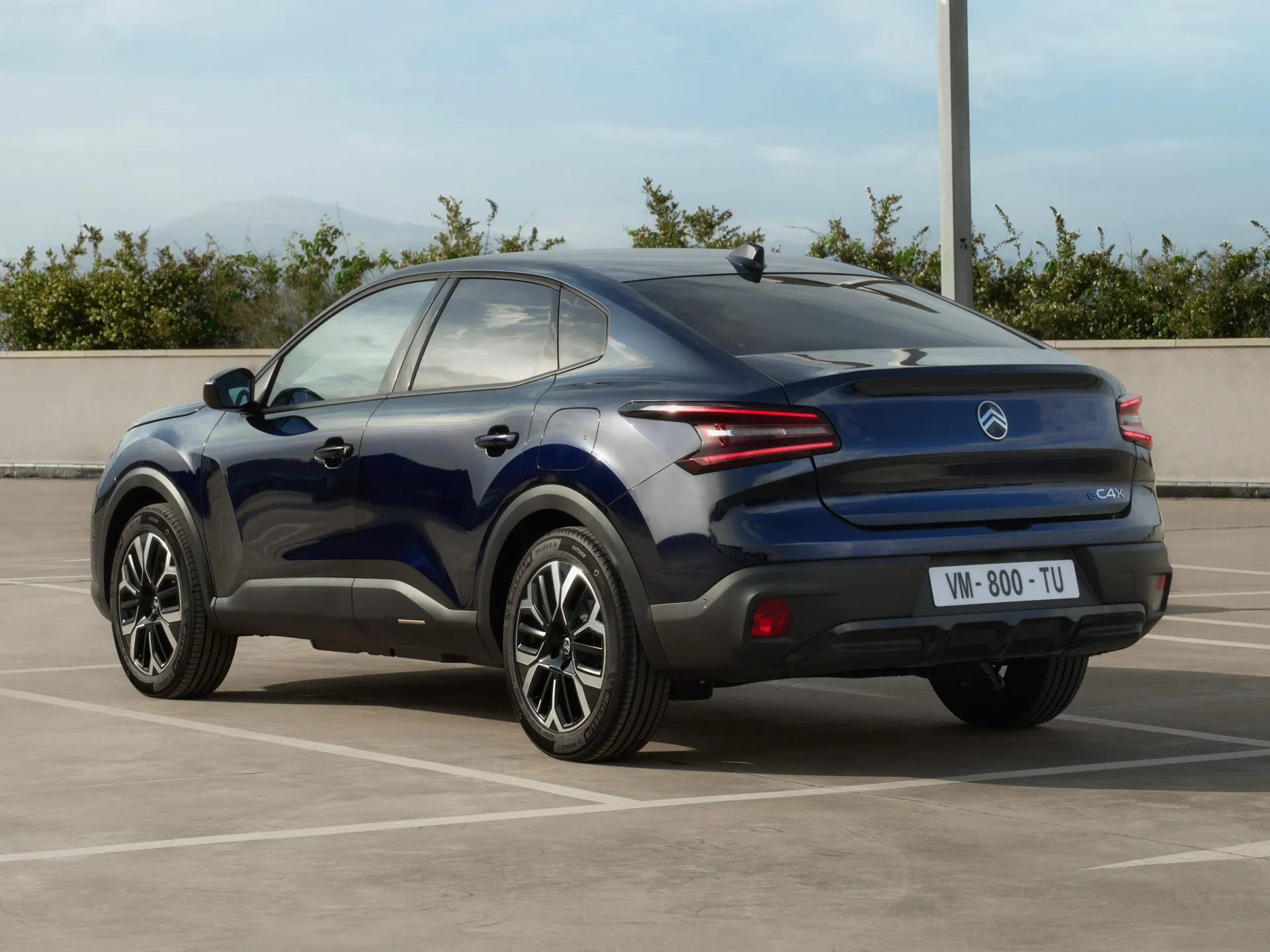 Citroen C4 X (2025) – zadní tříčtvrteční pohled
