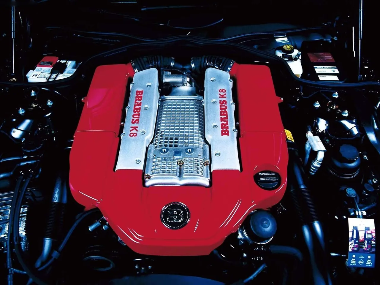 Brabus Mercedes-Benz K8 (2002) – motorový prostor