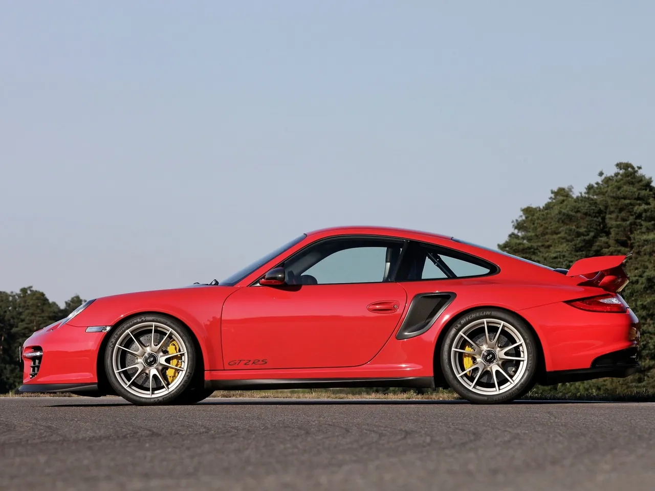 Porsche 911 GT2 RS (2011) – boční profil
