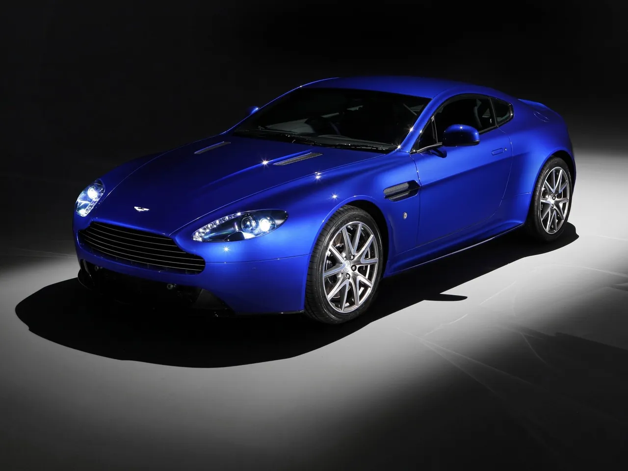 Aston Martin V8 Vantage S (2012) - Front Three-Quarter