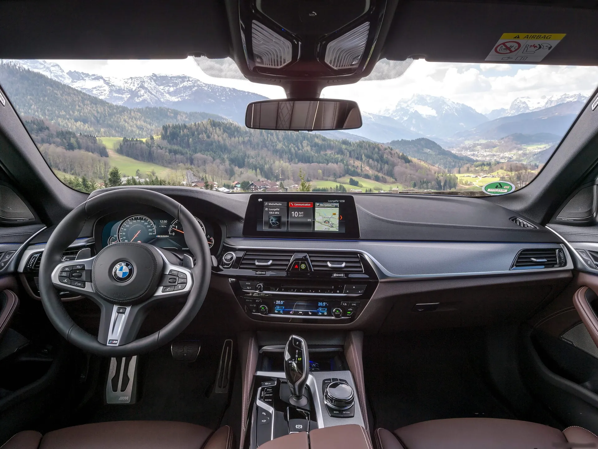 BMW M550i xDrive (2018) – interiér