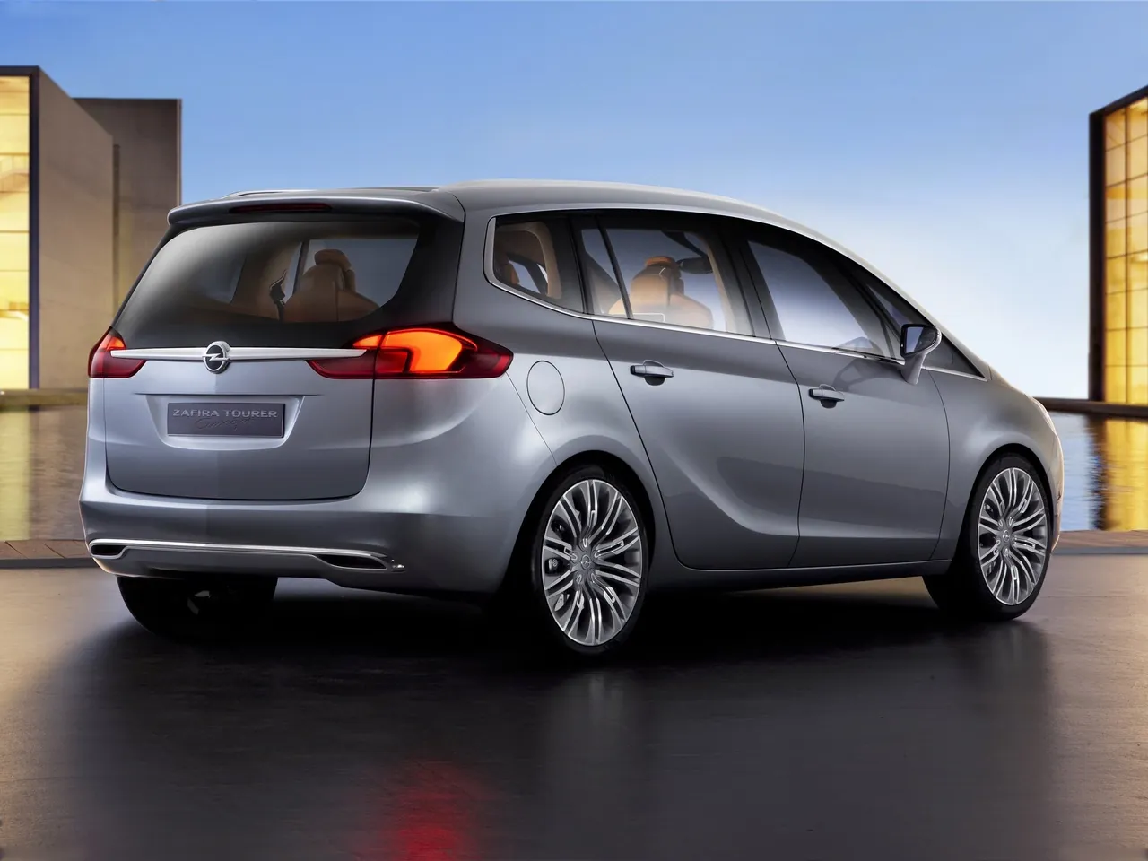 Opel Zafira Tourer Concept (2011) – zadní tříčtvrteční pohled