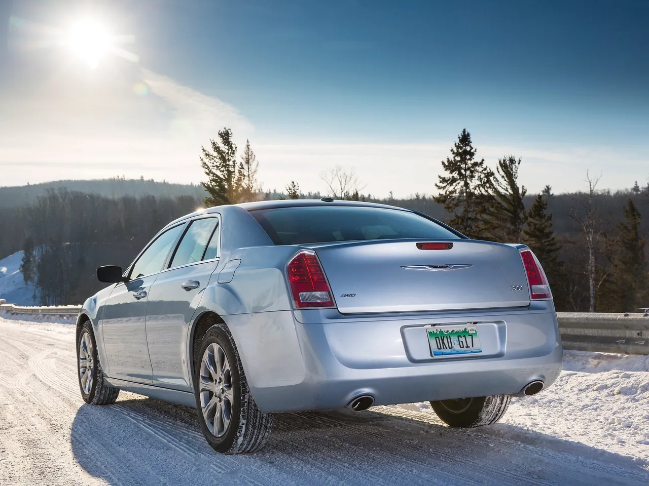 Chrysler 300 Glacier (2013) – zadní tříčtvrteční pohled