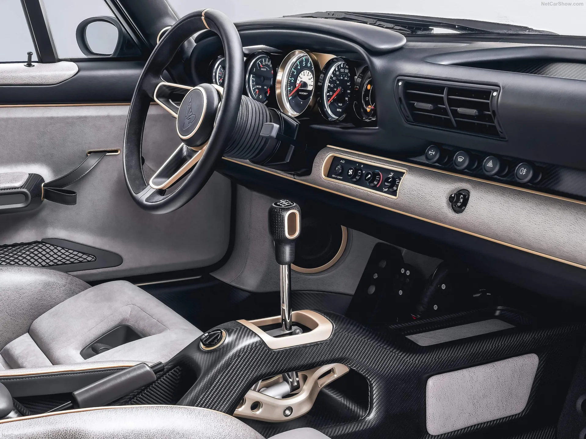 Singer DLS Turbo Sorcerer (2026) – interiér