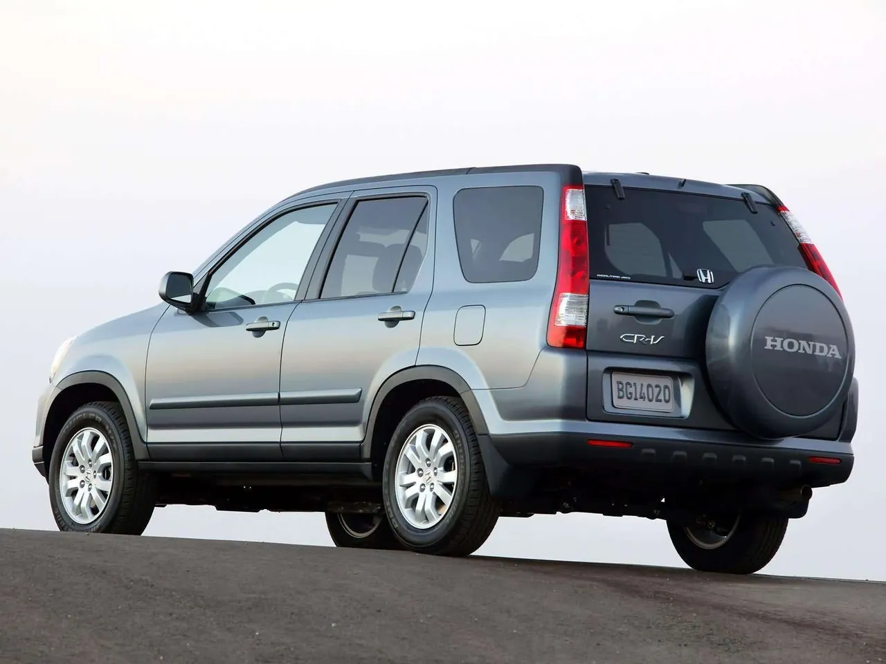Honda CRV SE (2005) – zadní tříčtvrteční pohled