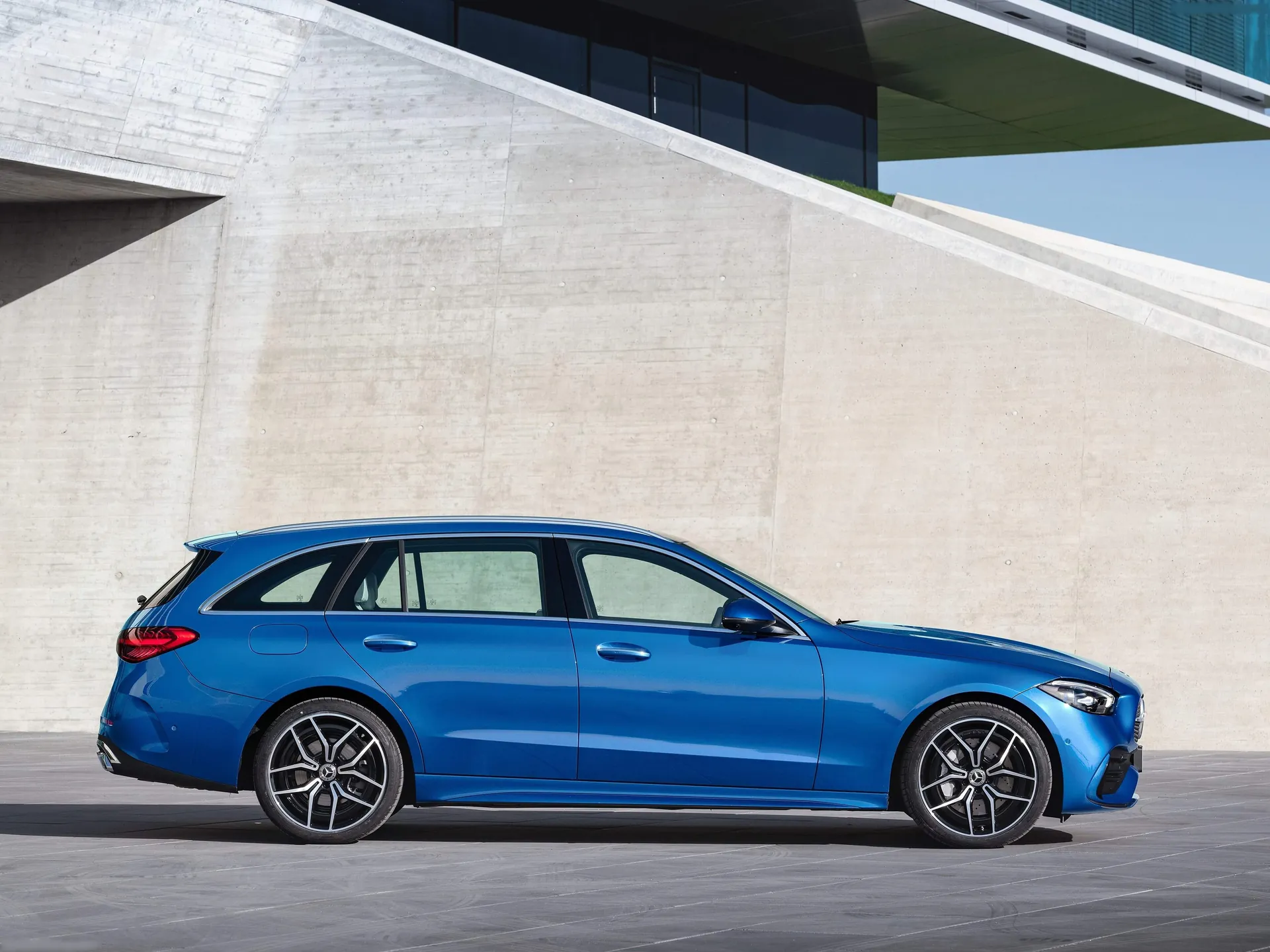 Mercedes-Benz C-Class Estate (2022) – boční profil