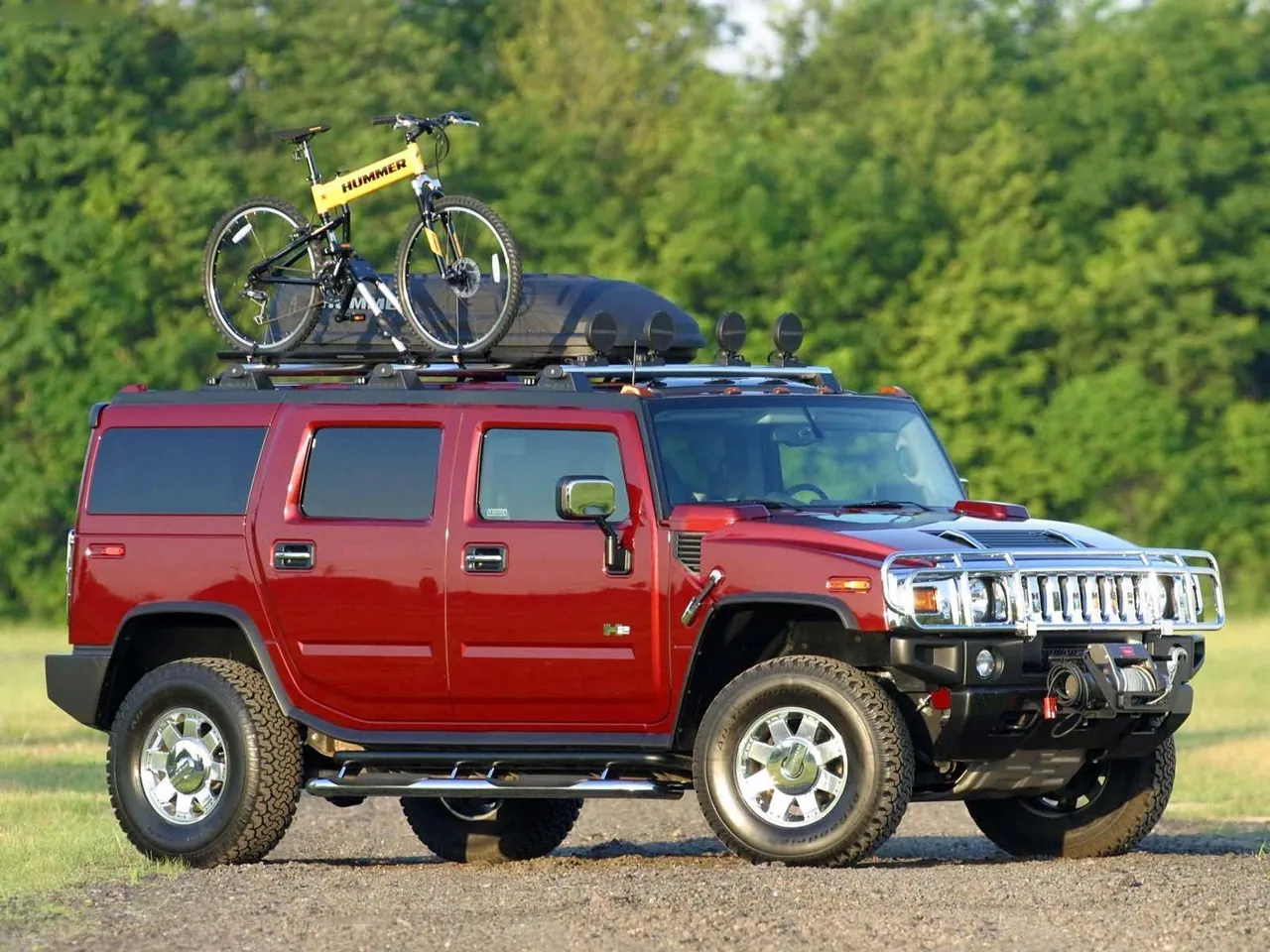 Hummer H2 with GM Accessories (2003)