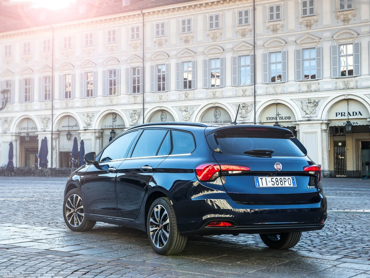 Fiat Tipo Station Wagon (2017) – zadní tříčtvrteční pohled