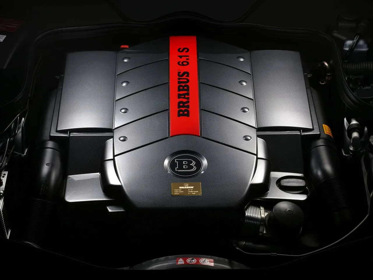 Brabus Mercedes-Benz CLS (2004) – motorový prostor