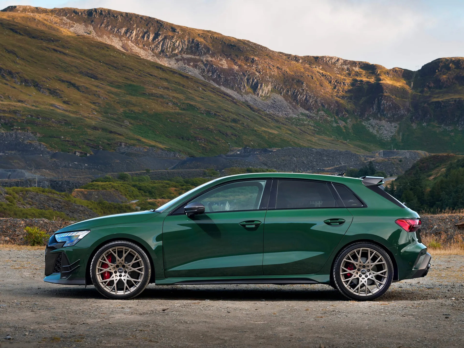 Audi RS3 Sportback competition limited [UK] (2026) – boční profil