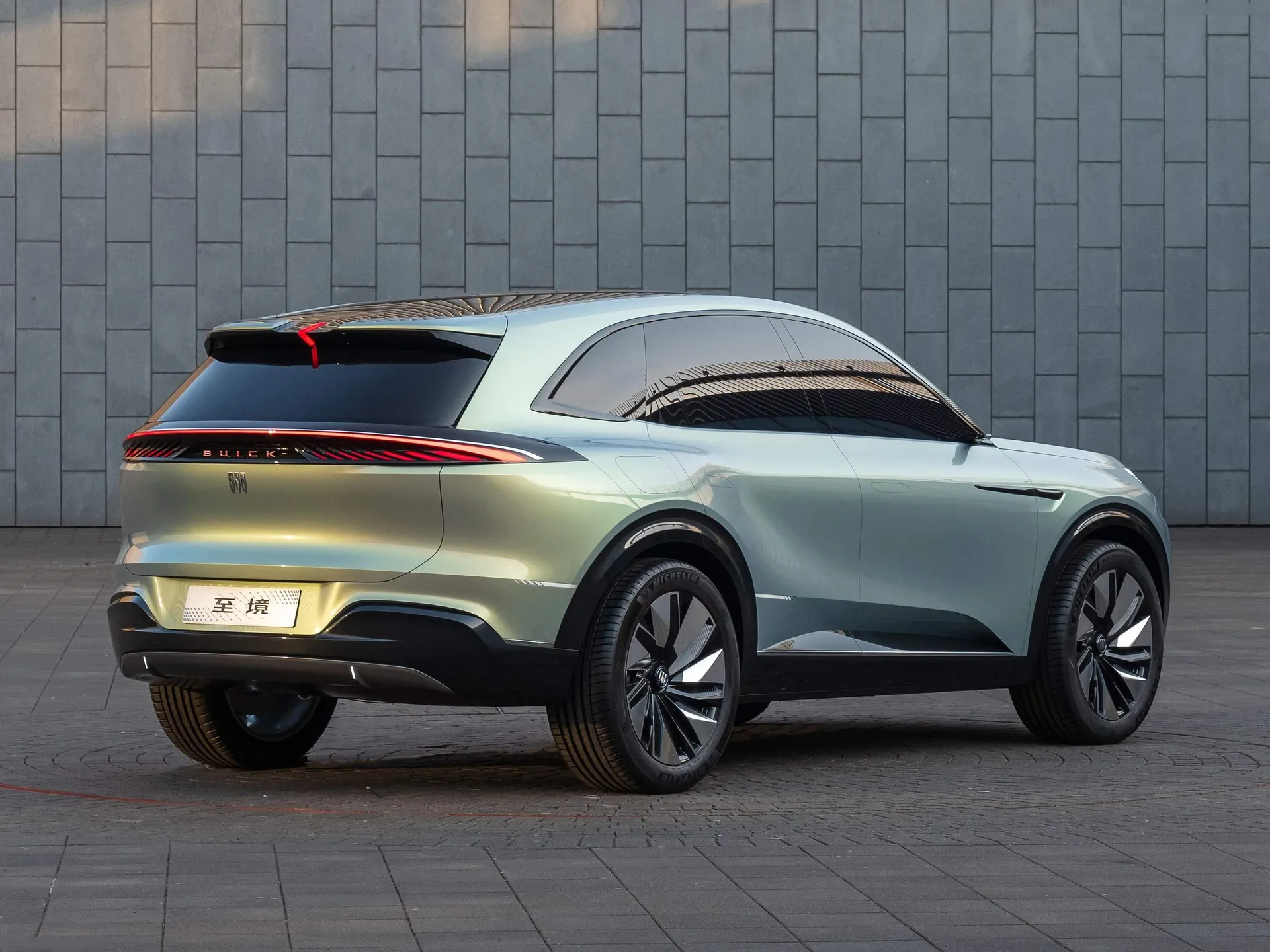 Buick Electra SUV Concept (2025) – zadní tříčtvrteční pohled