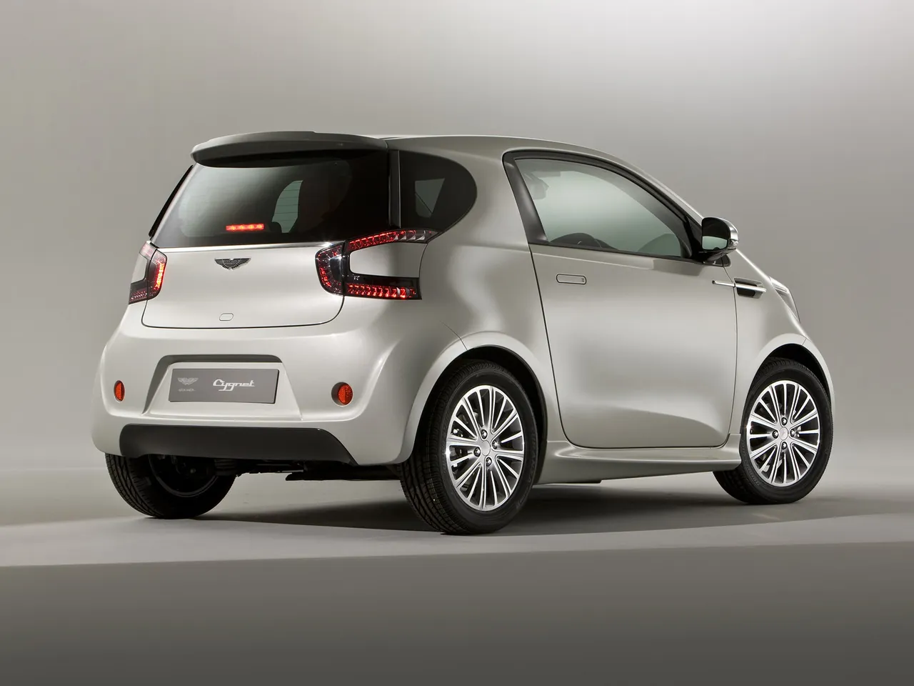 Aston Martin Cygnet Concept (2009) – zadní tříčtvrteční pohled