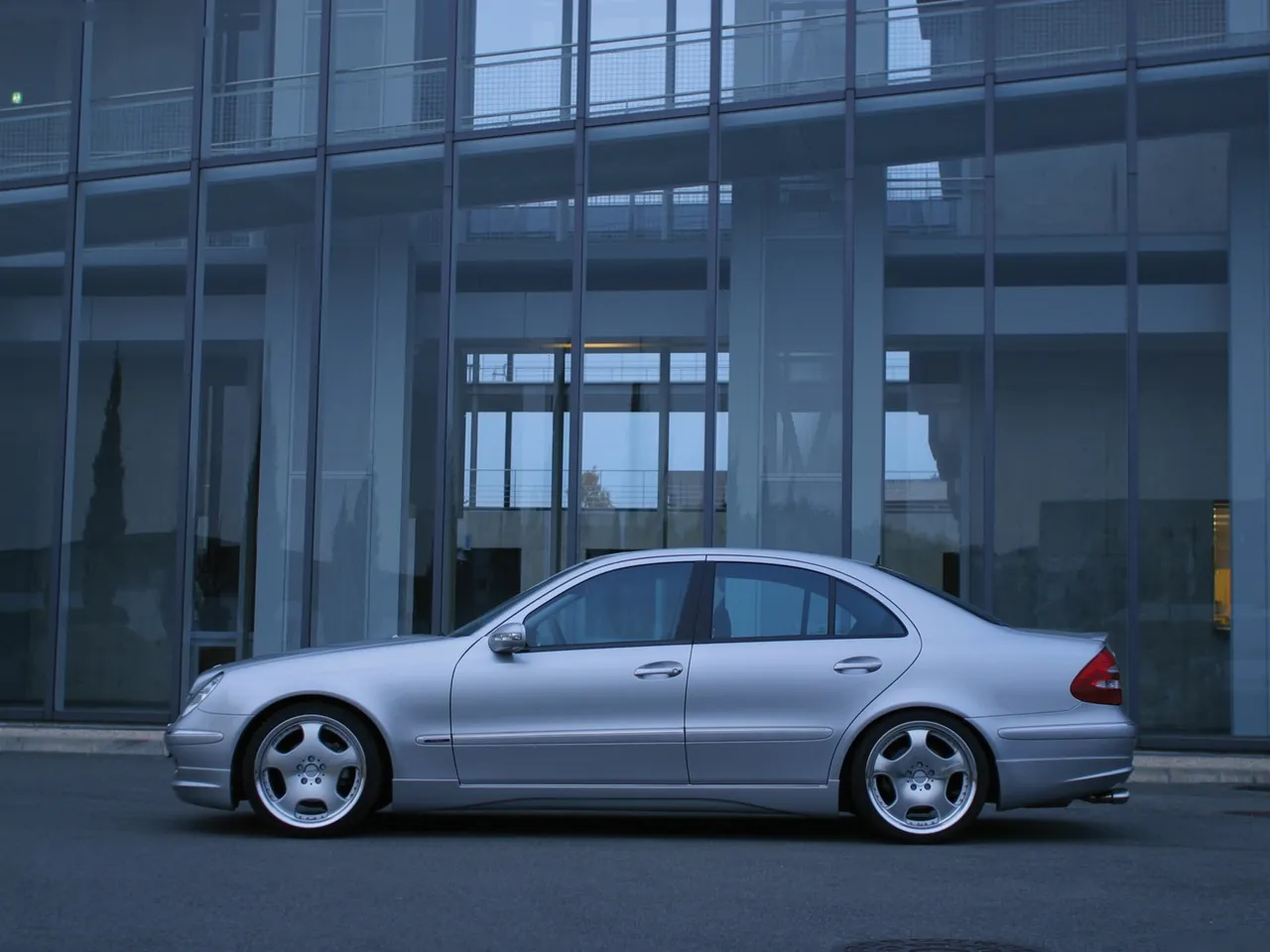 Wald Mercedes-Benz E-Class (2001) – boční profil