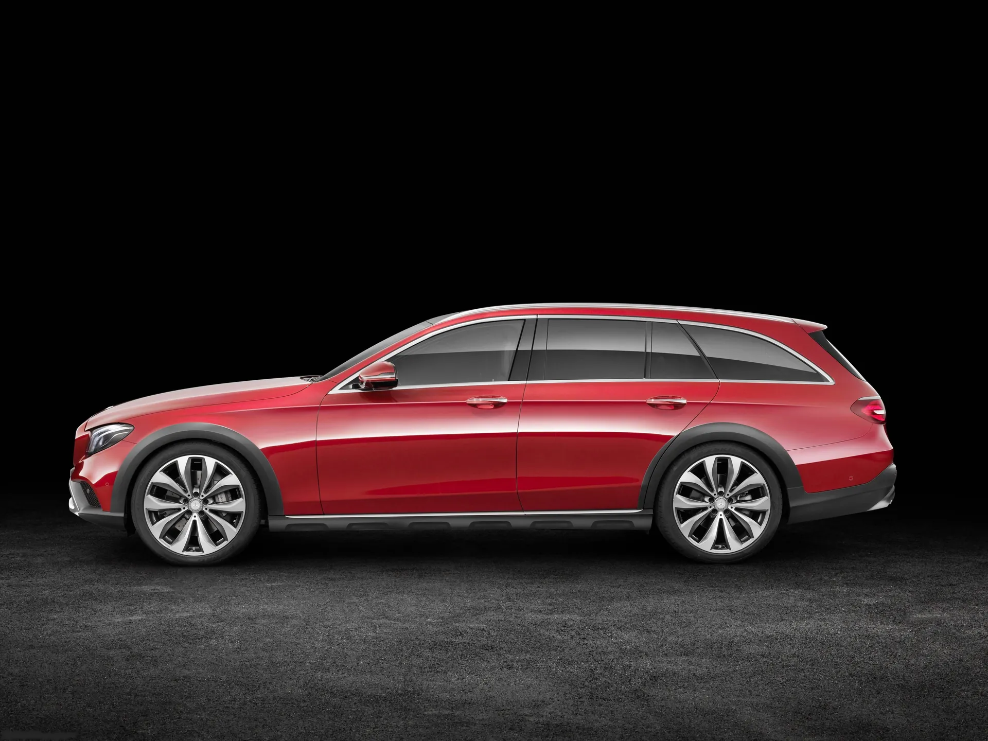 Mercedes-Benz E-Class All-Terrain (2017) – boční profil