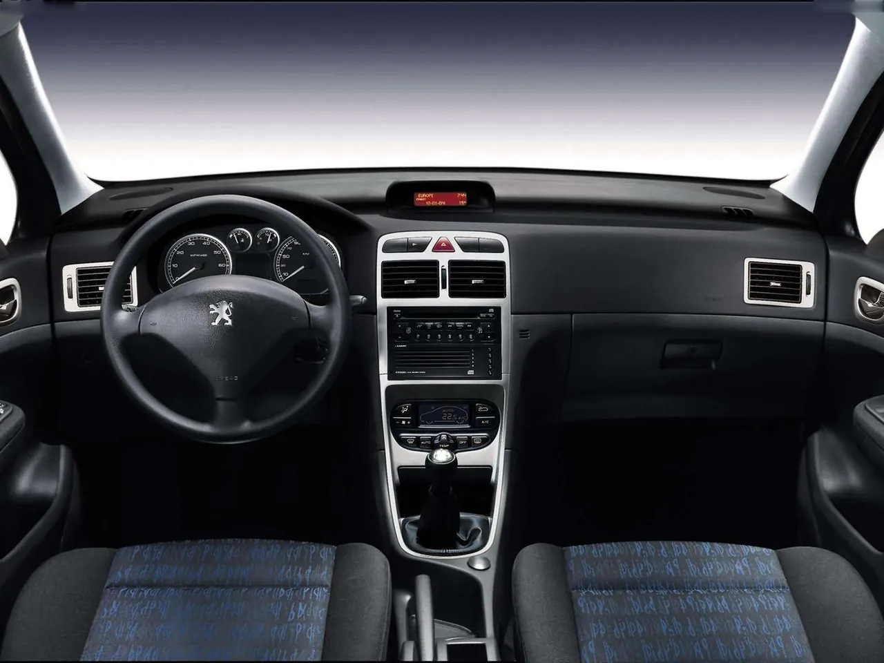 Peugeot 307 Sedan 2.0 (2004) – interiér