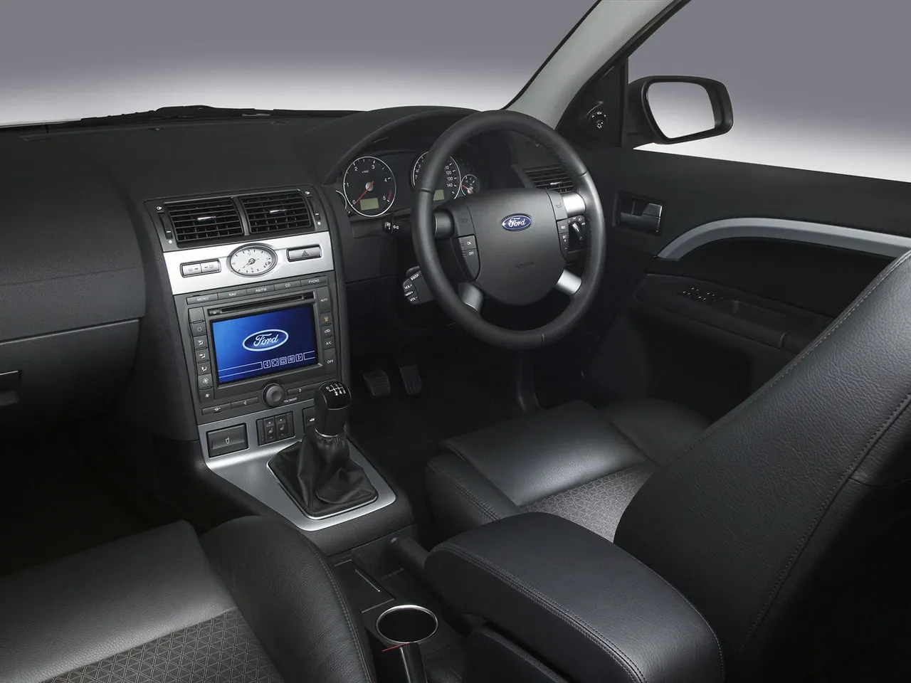 Ford Mondeo ST TDCi (2005) – interiér