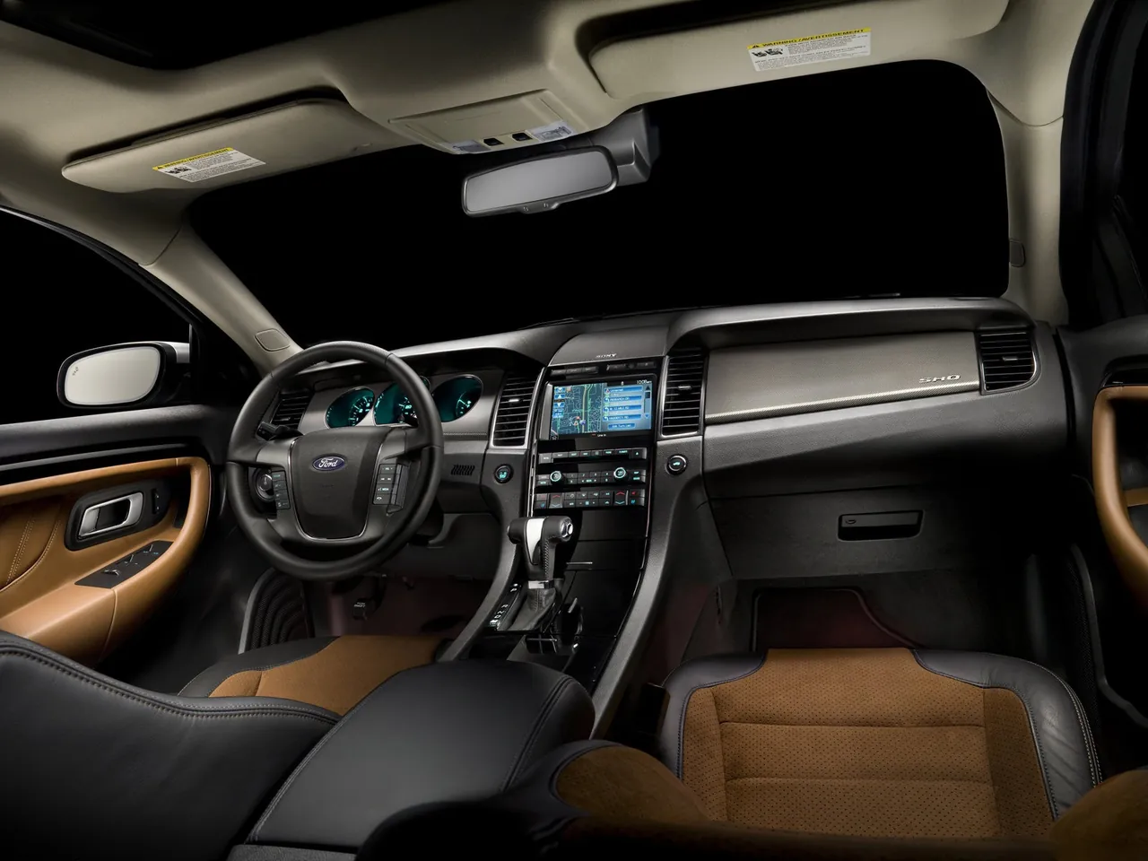 Ford Taurus SHO (2010) – interiér