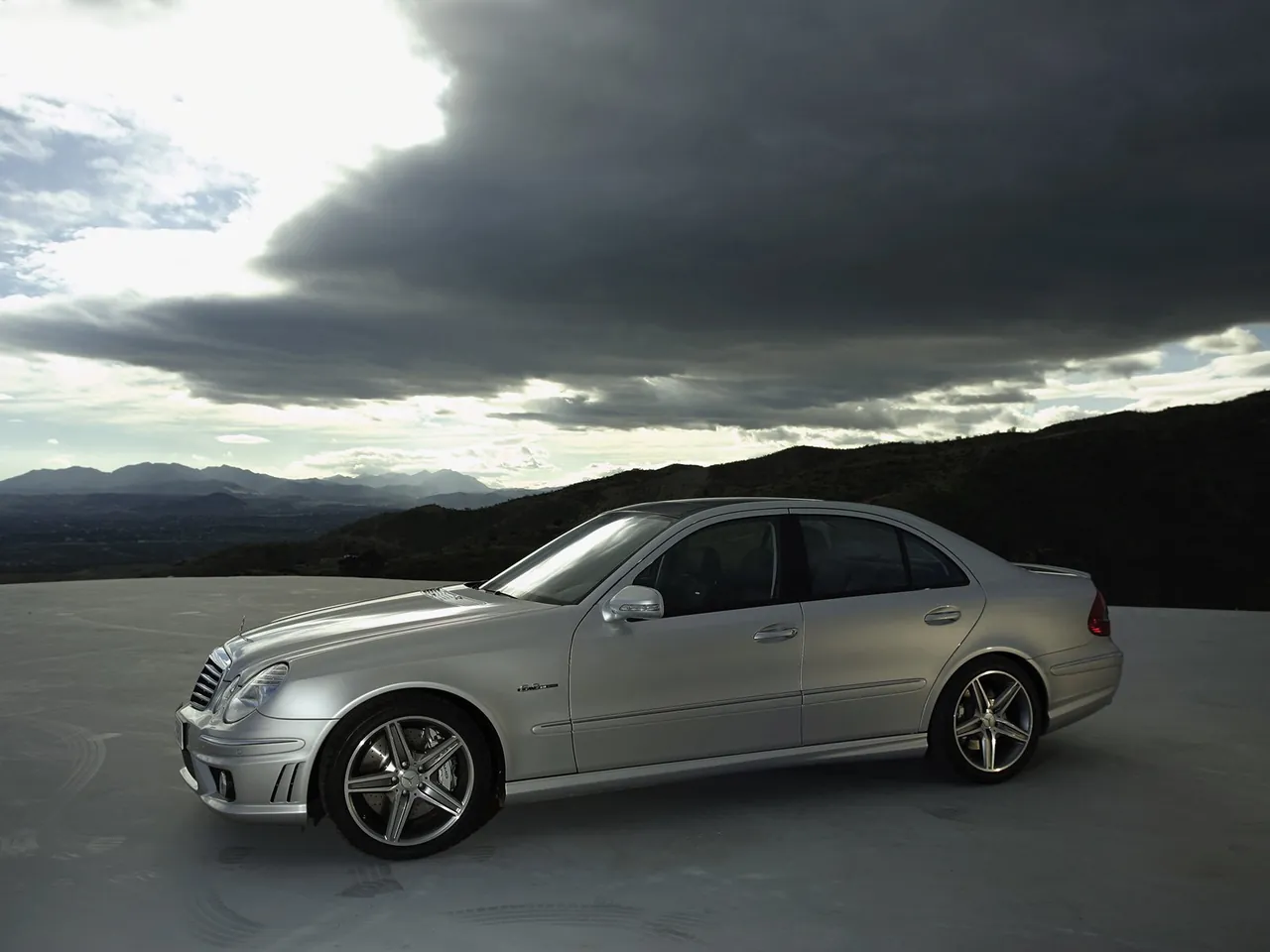 Mercedes-Benz E 63 AMG (2006) - Side Profile