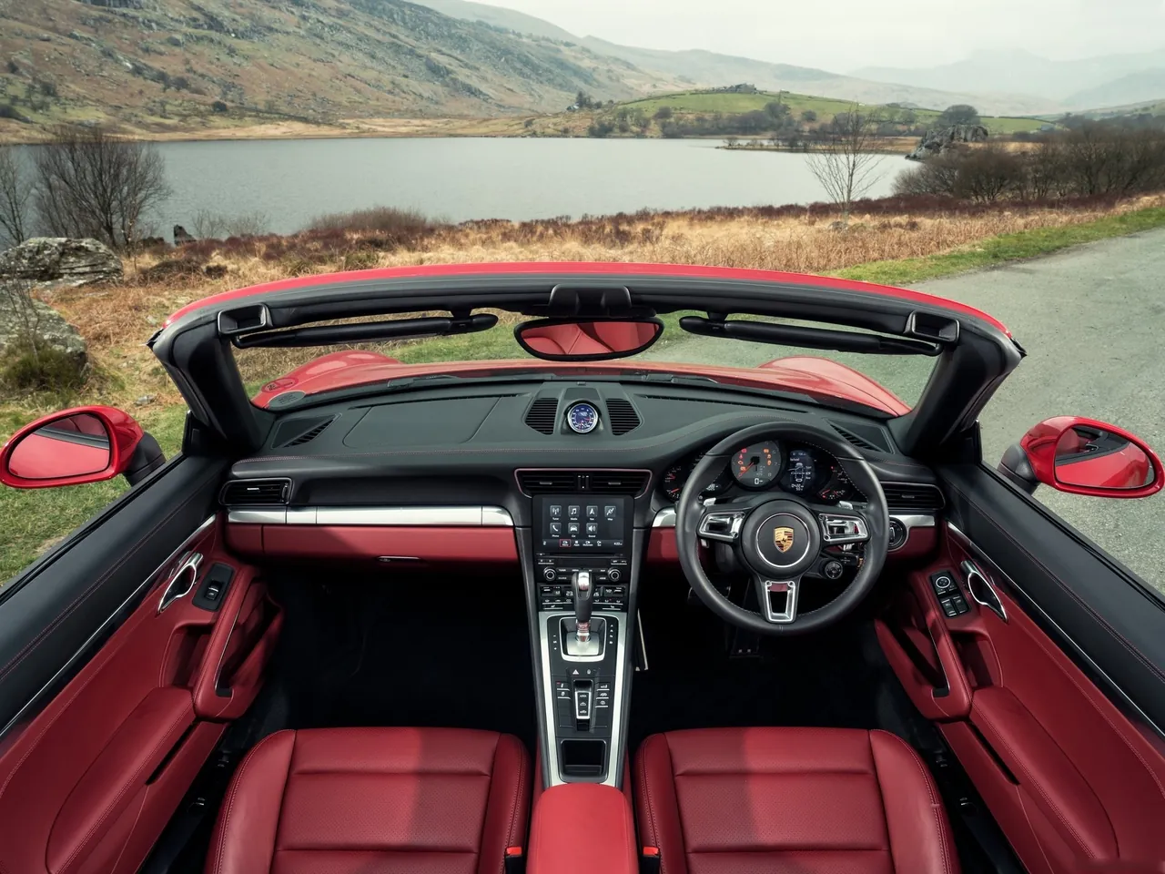 Porsche 911 Carrera 4 Cabriolet (2016) - Interior
