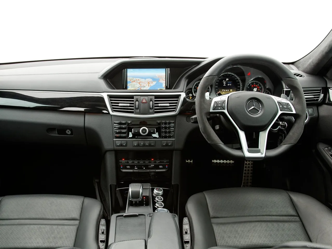 Mercedes-Benz E63 AMG (2012) - Interior