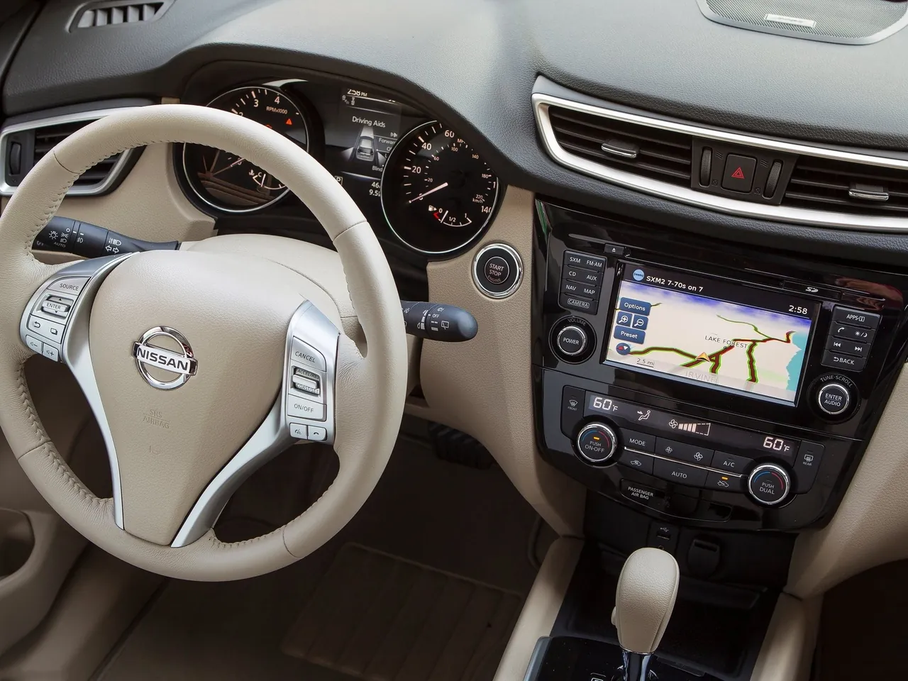 Nissan Rogue (2014) – interiér
