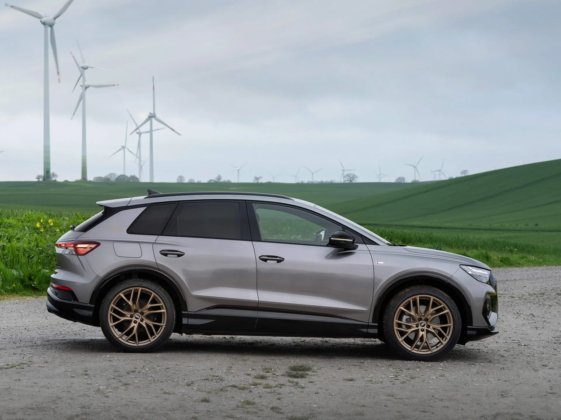 Audi Q4 e-tron (2022) – boční profil