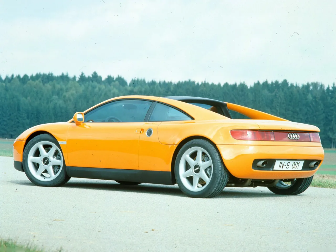 Audi quattro Spyder Concept (1991) – zadní tříčtvrteční pohled