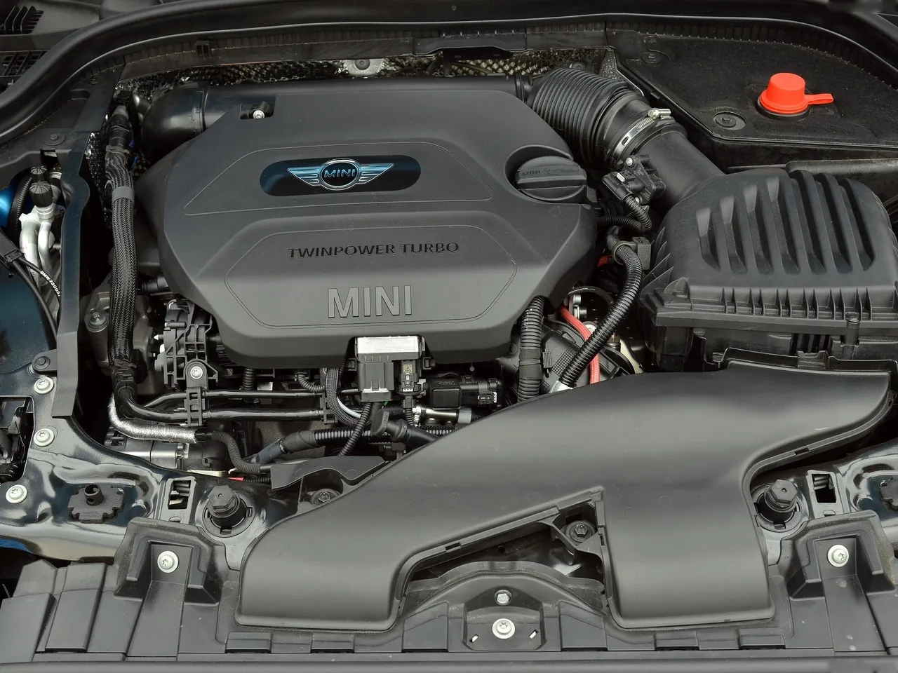 Mini Cooper SD 5-door (2015) – motorový prostor