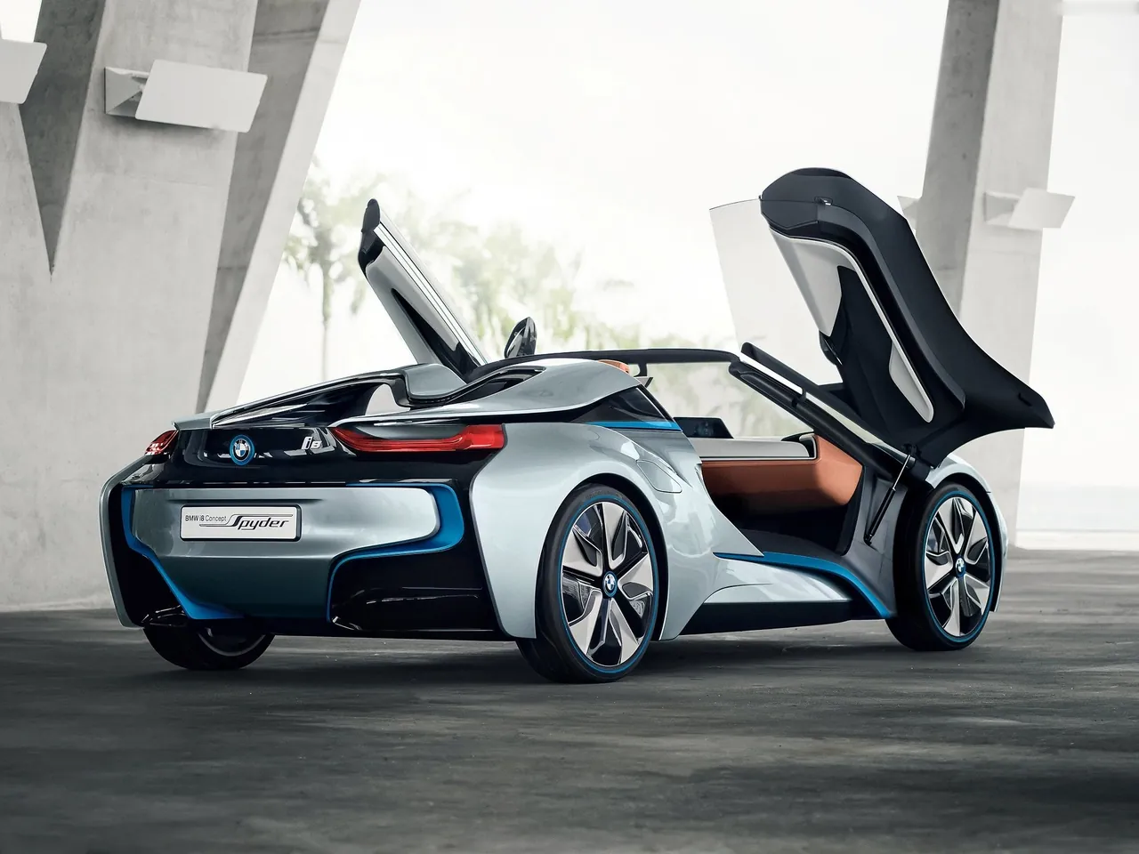 BMW i8 Spyder Concept (2012) – zadní tříčtvrteční pohled