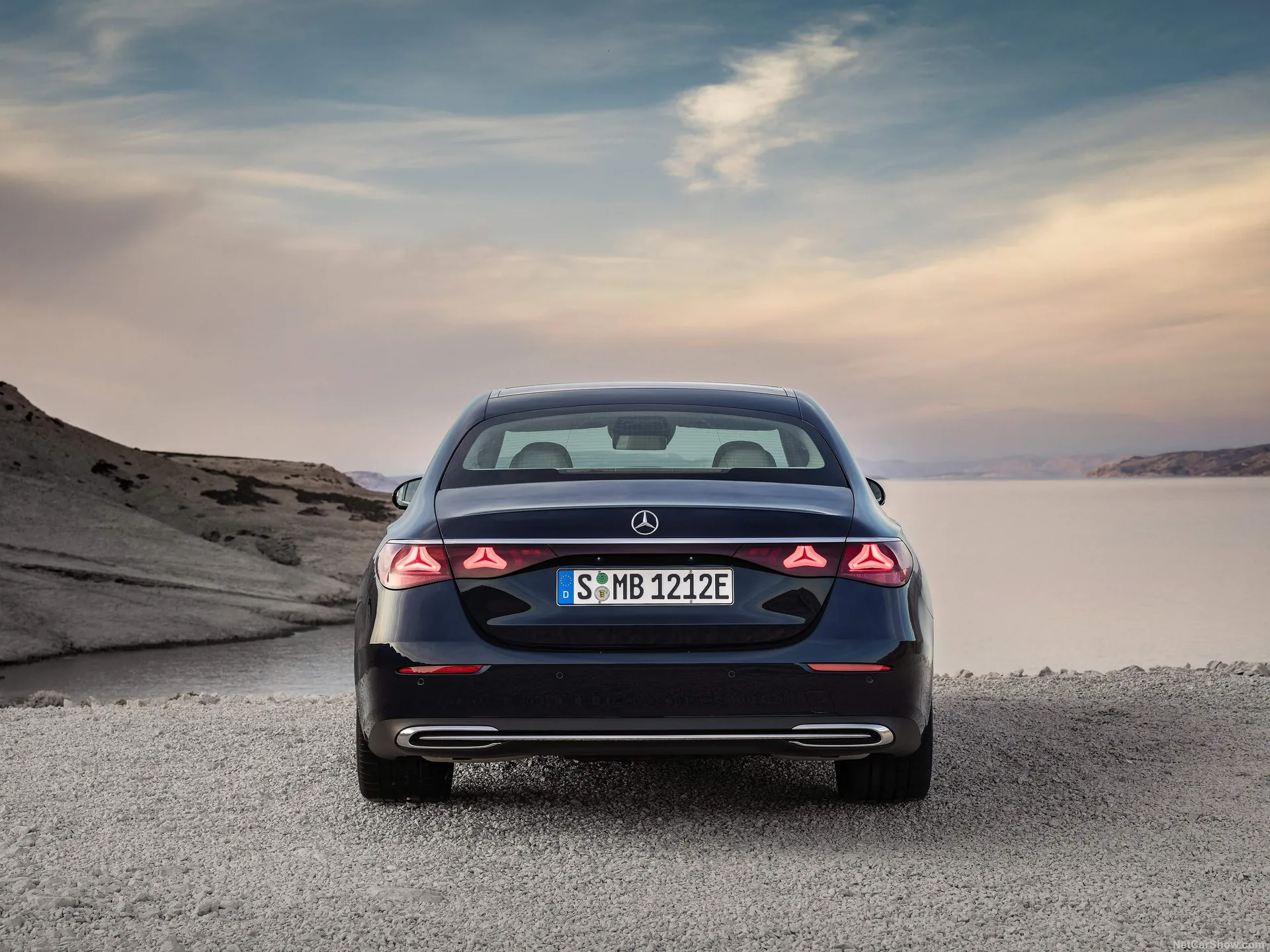 Mercedes-Benz E-Class (2024) – zezadu