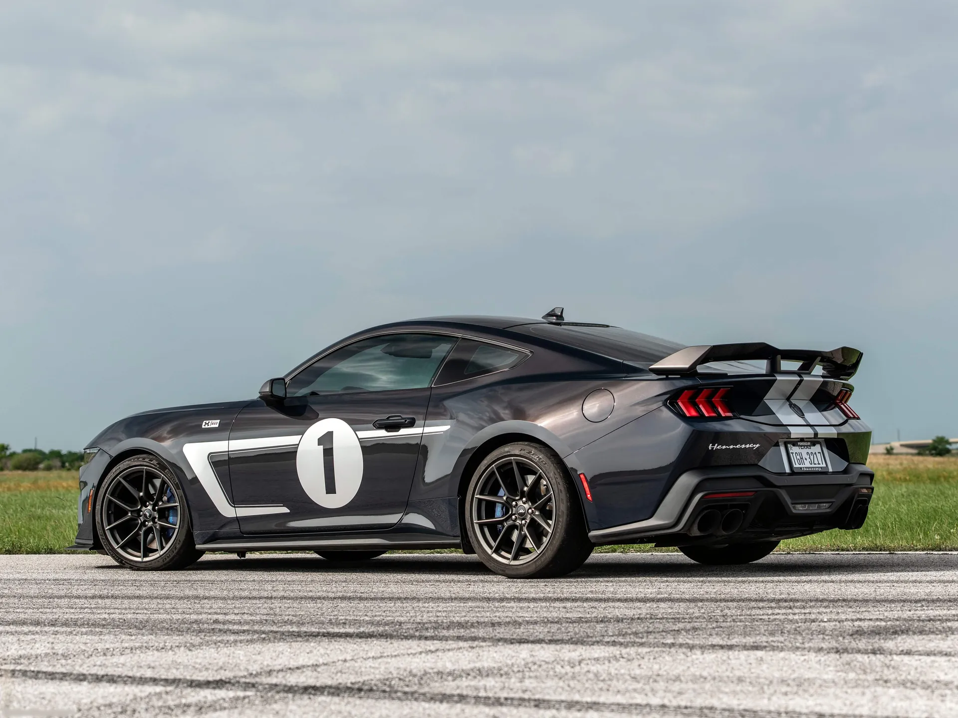 Hennessey H850 Mustang Dark Horse (2024) – zadní tříčtvrteční pohled