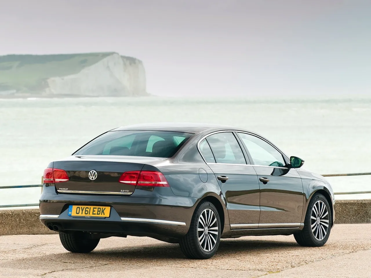 Volkswagen Passat (2011) - Rear Three-Quarter