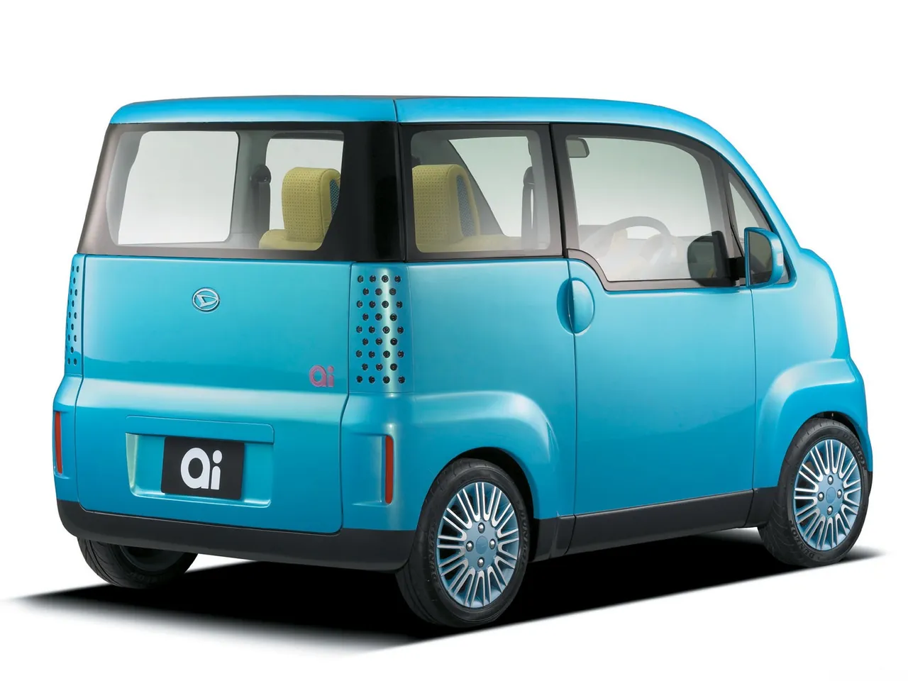 Daihatsu ai Concept (2003) – zadní tříčtvrteční pohled