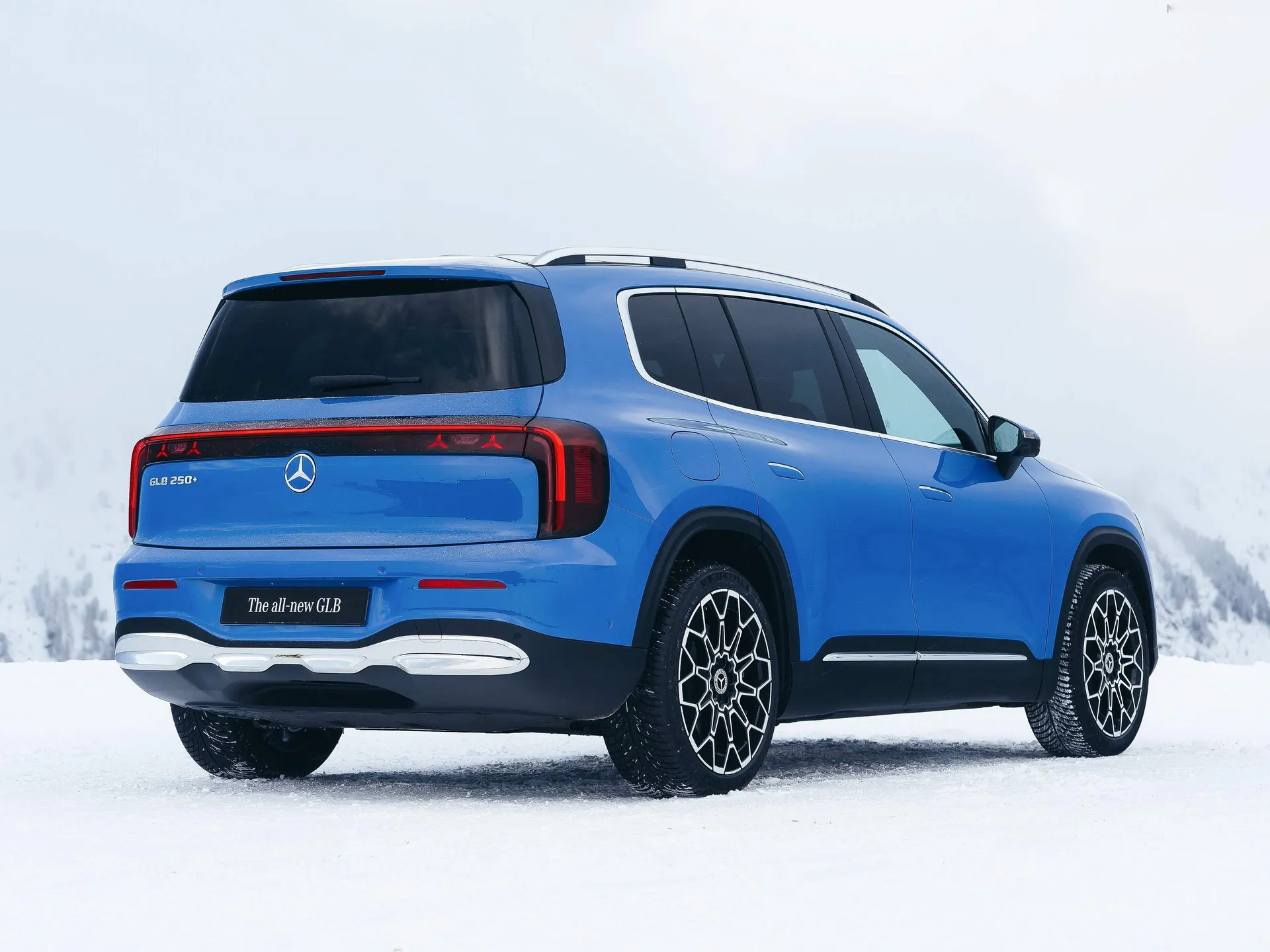 Mercedes-Benz GLB (2027) – zadní tříčtvrteční pohled