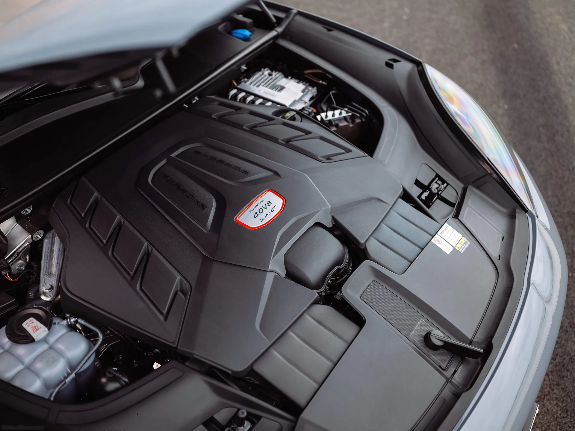 Porsche Cayenne Turbo GT (2022) - Engine Bay
