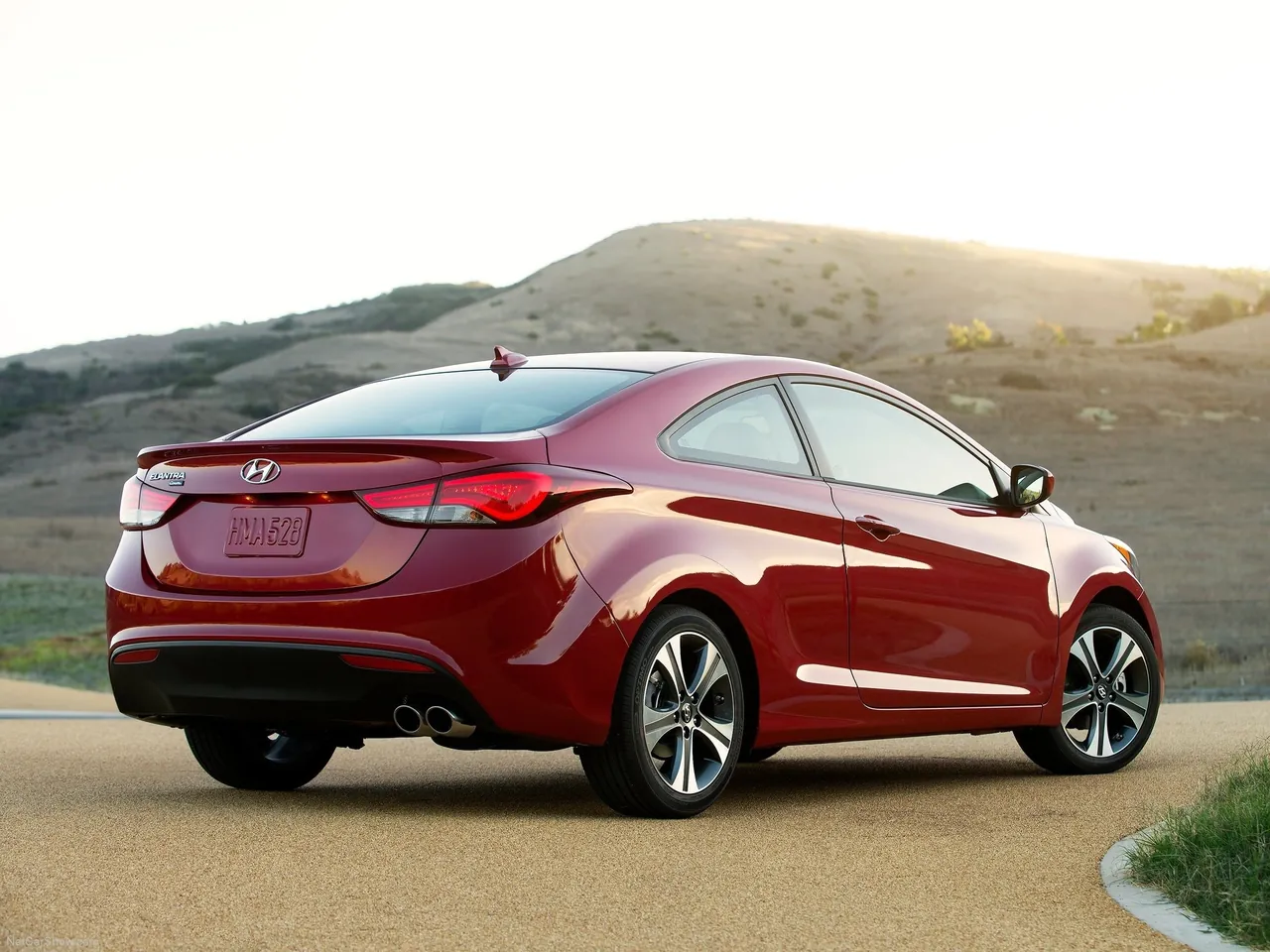 Hyundai Elantra Coupe (2014) – zadní tříčtvrteční pohled