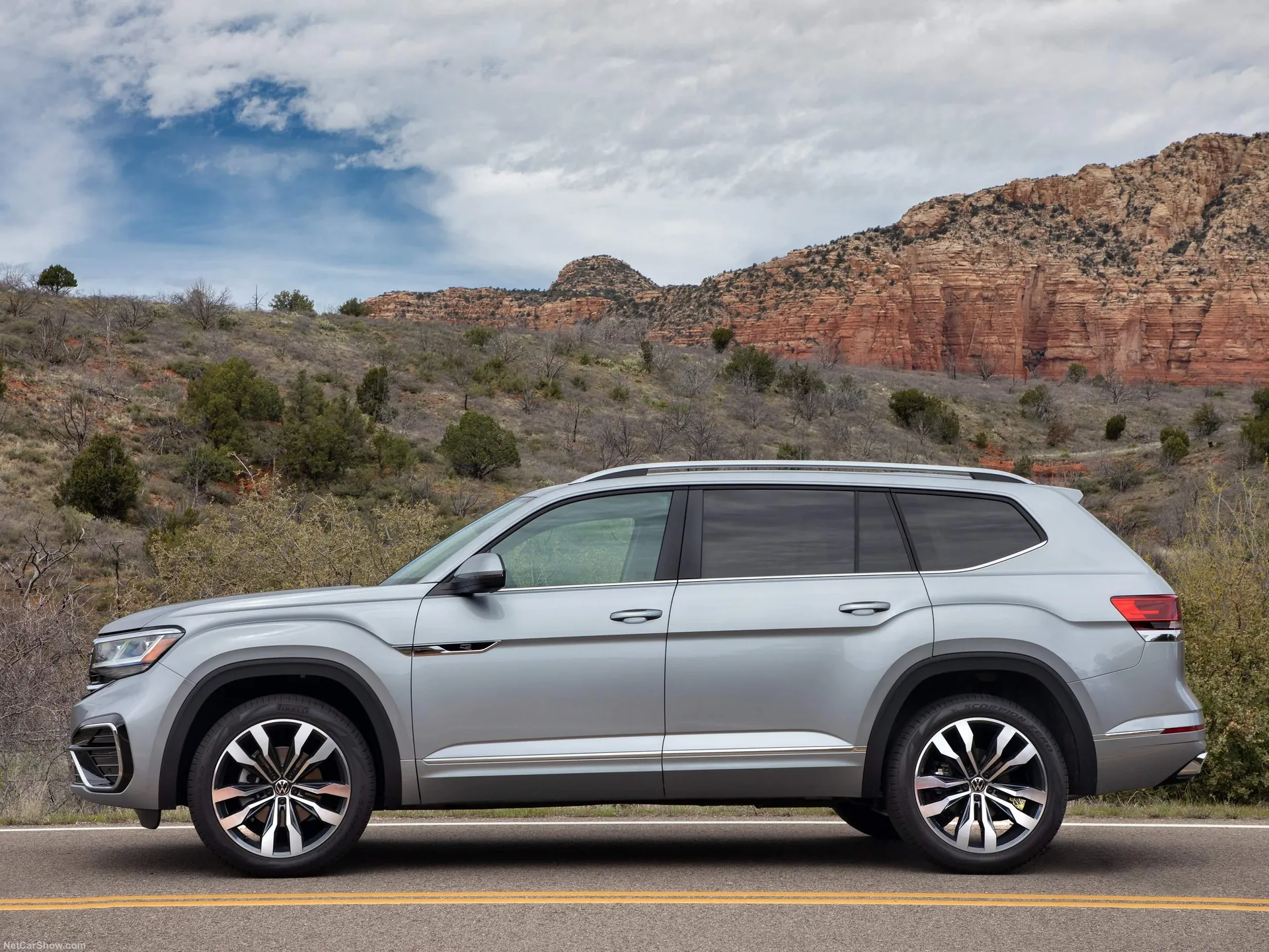 Volkswagen Atlas (2021) – boční profil