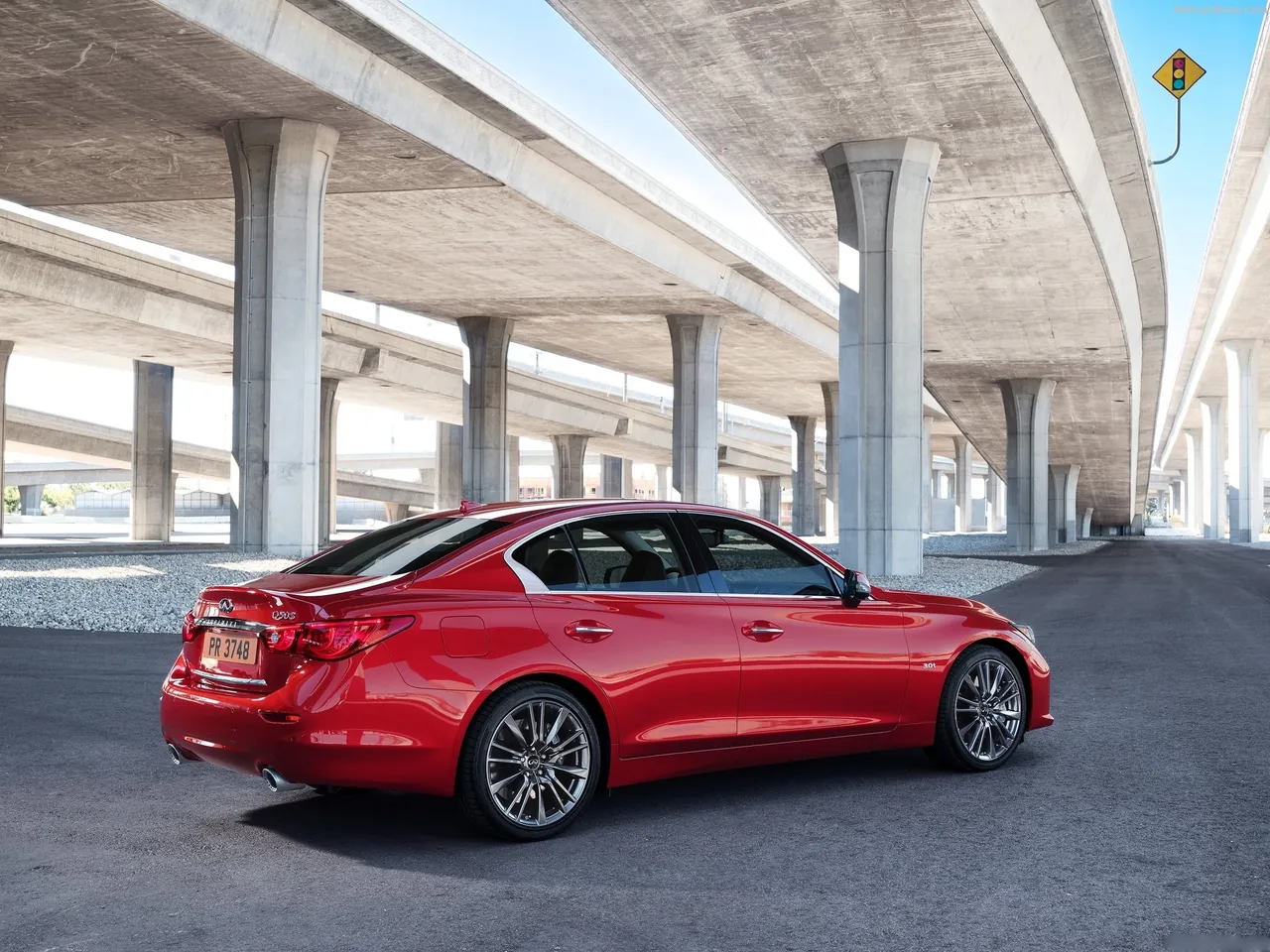 Infiniti Q50 (2016) – zadní tříčtvrteční pohled
