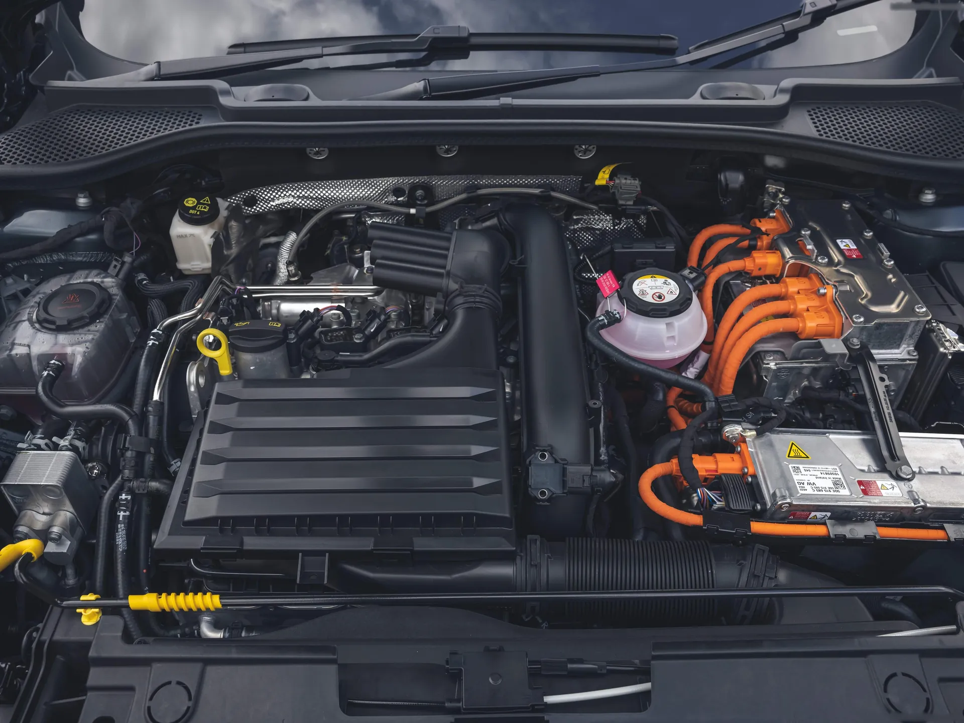 Cupra Formentor e-Hybrid [UK] (2021) – motorový prostor