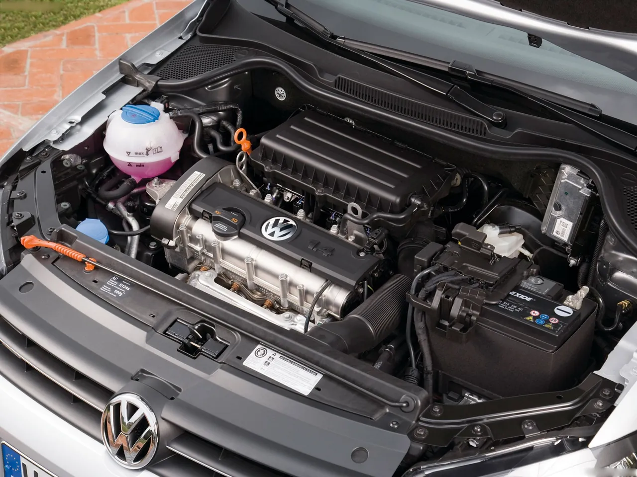 Volkswagen Polo (2010) - Engine Bay
