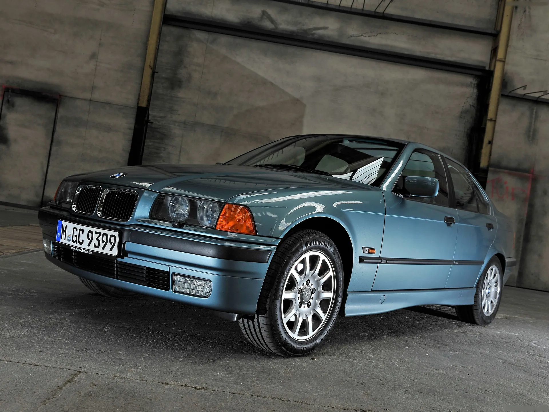 BMW 323i (1995)