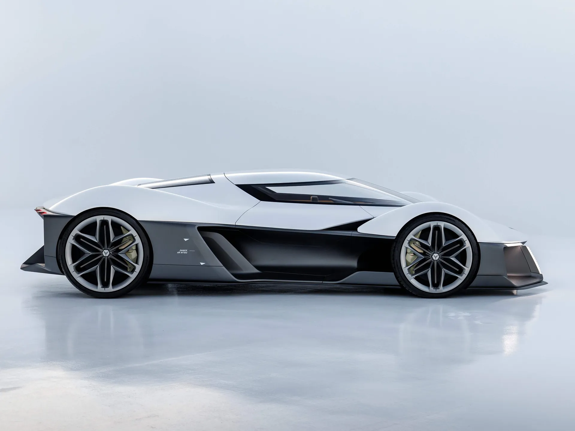 Chevrolet Corvette UK Concept (2025) – boční profil