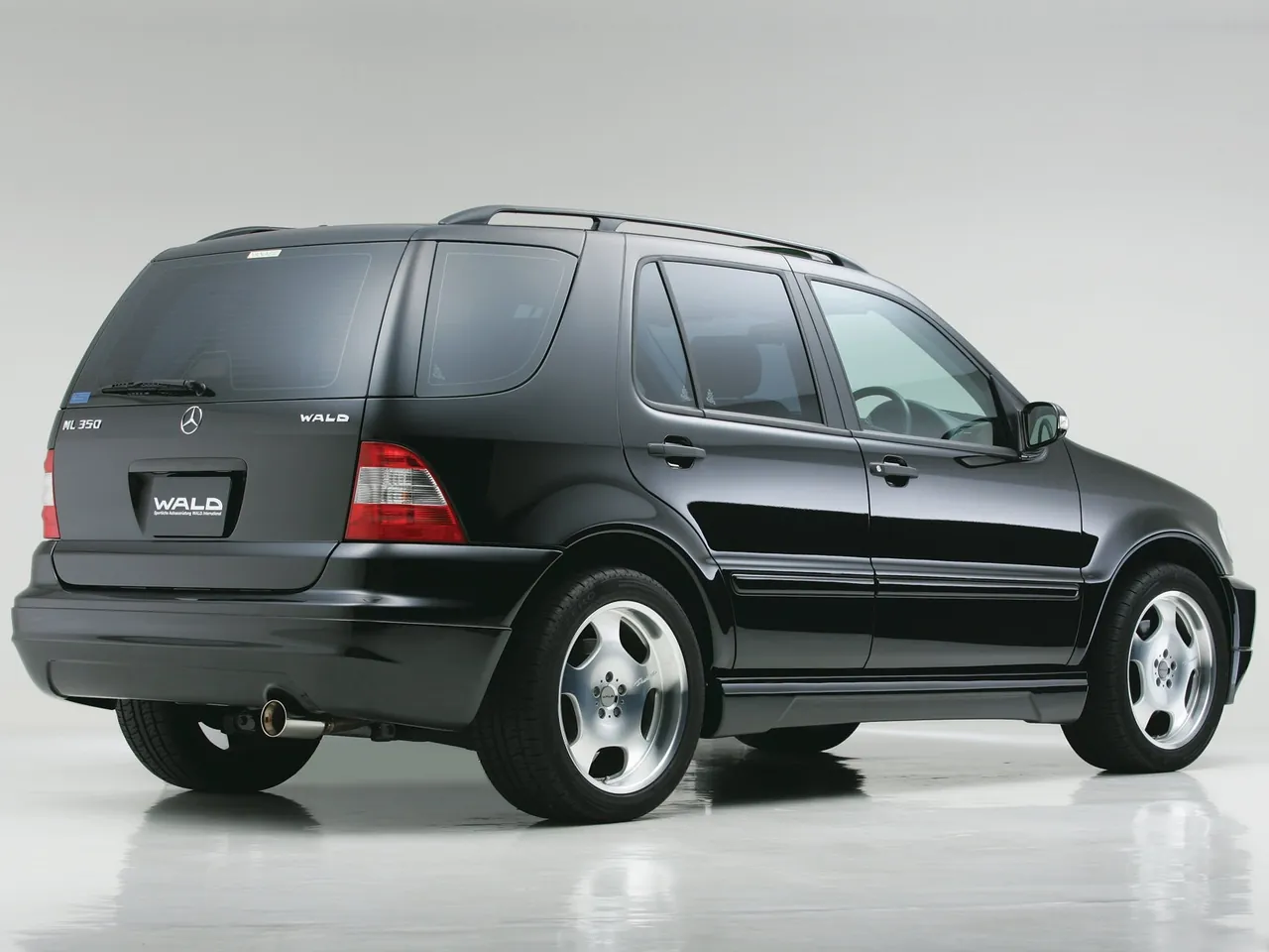 Wald Mercedes-Benz M-Class (2003) – zadní tříčtvrteční pohled