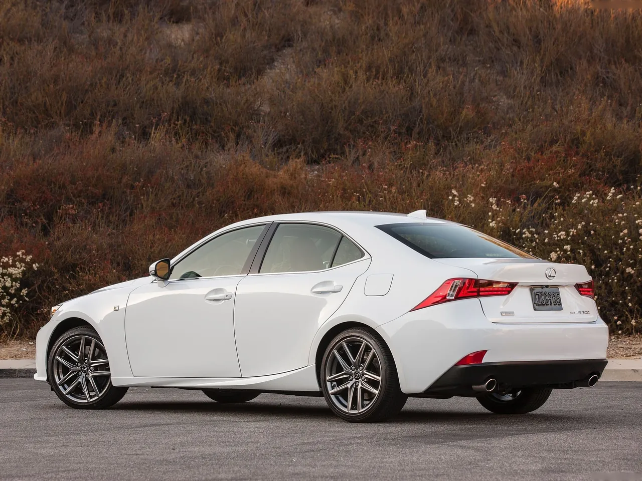 Lexus IS F-Sport [US] (2016) – zadní tříčtvrteční pohled