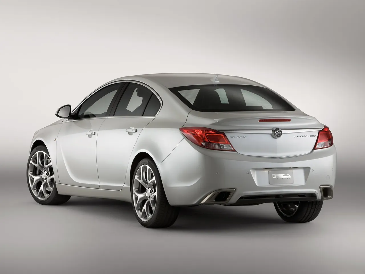 Buick Regal GS Concept (2010) – zadní tříčtvrteční pohled