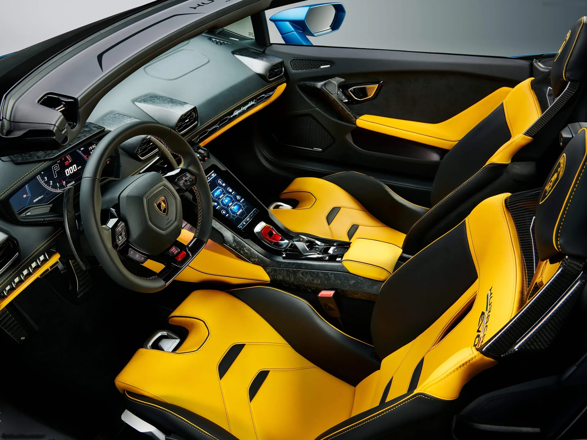 Lamborghini Huracan Evo RWD Spyder (2021) – interiér